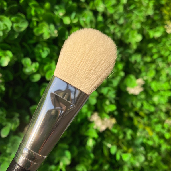 J9 - Bronzer Brush